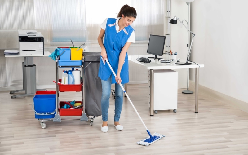 So sánh vệ sinh công nghiệp và vệ sinh truyền thống chi tiết